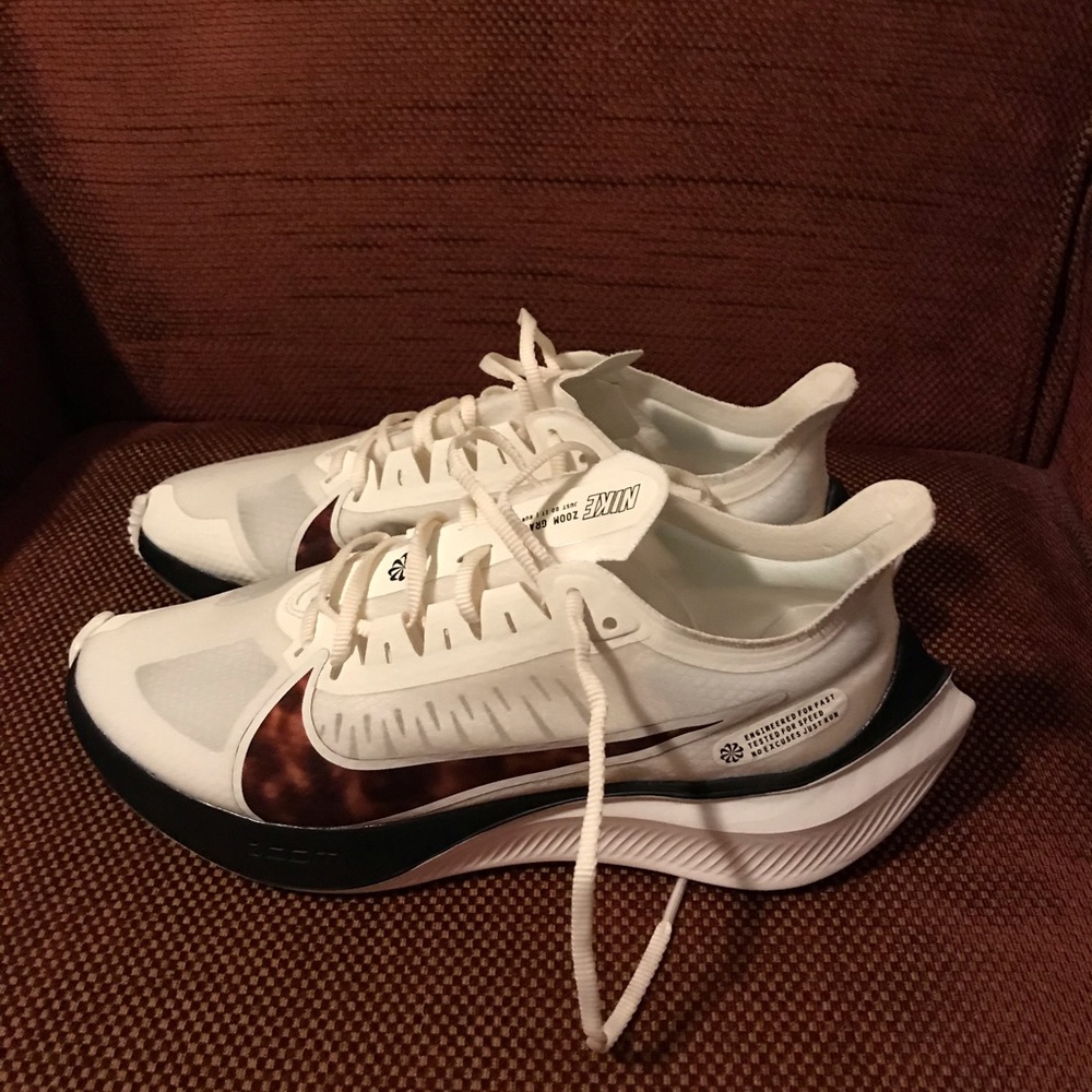 Nike Zoom Gravity running shoes